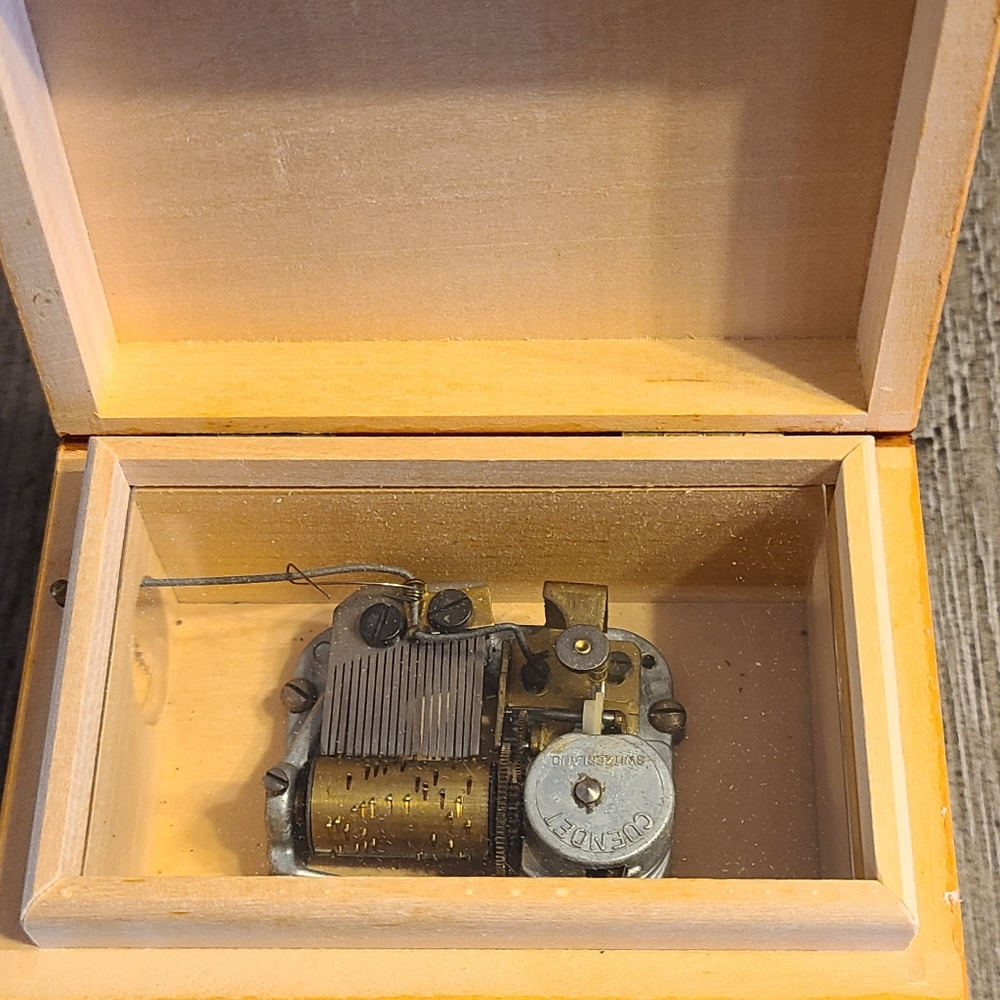 Music Box - Picture 8 of 10